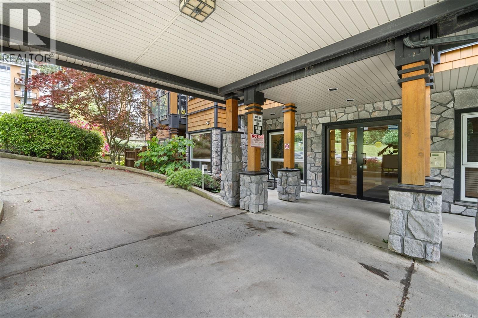 210 201 Nursery Hill Drive, View Royal