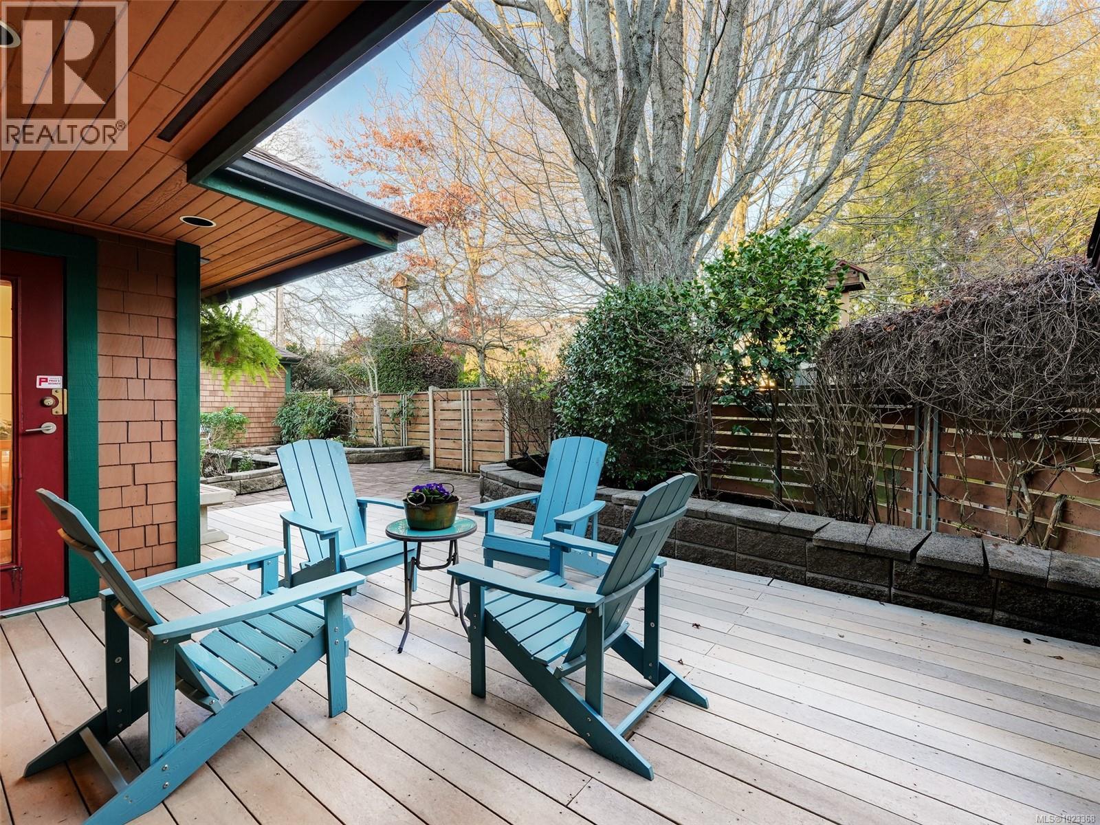 2 2573 Kilgary Place, Saanich