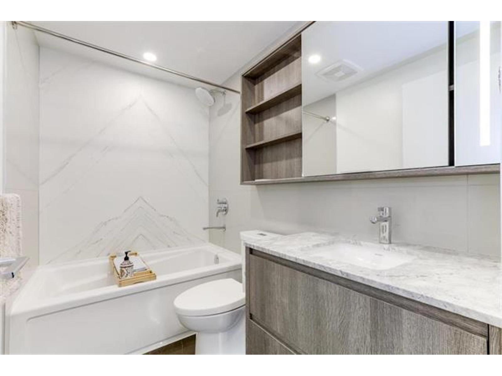 407 1441 JOHNSTON ROAD, White Rock