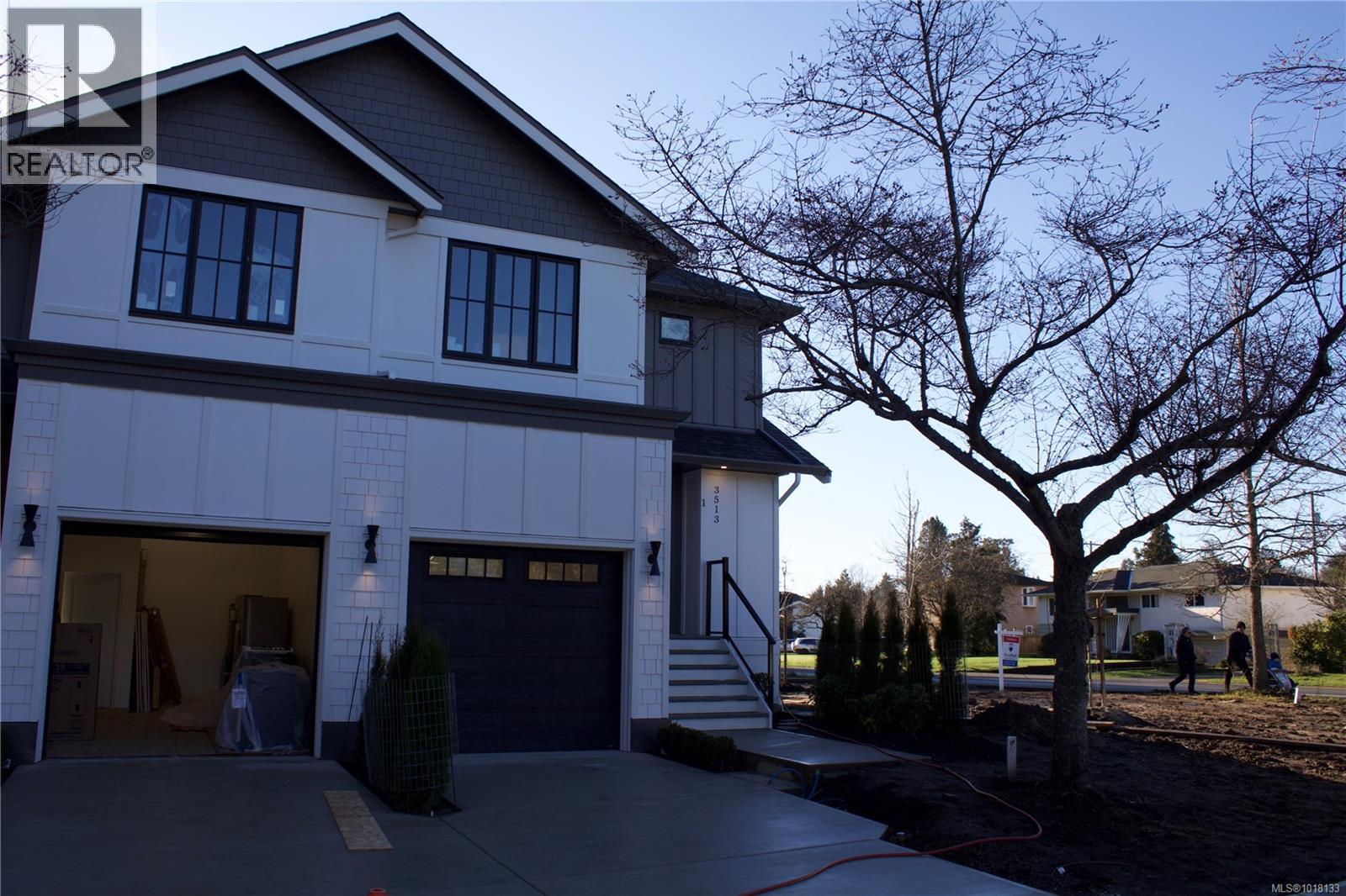 1 3513 Henderson Road, Oak Bay