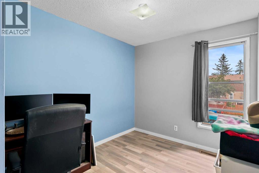 Single Family House for Sale in   Pennsylvania Road SE Penbrooke Meadows Calgary 