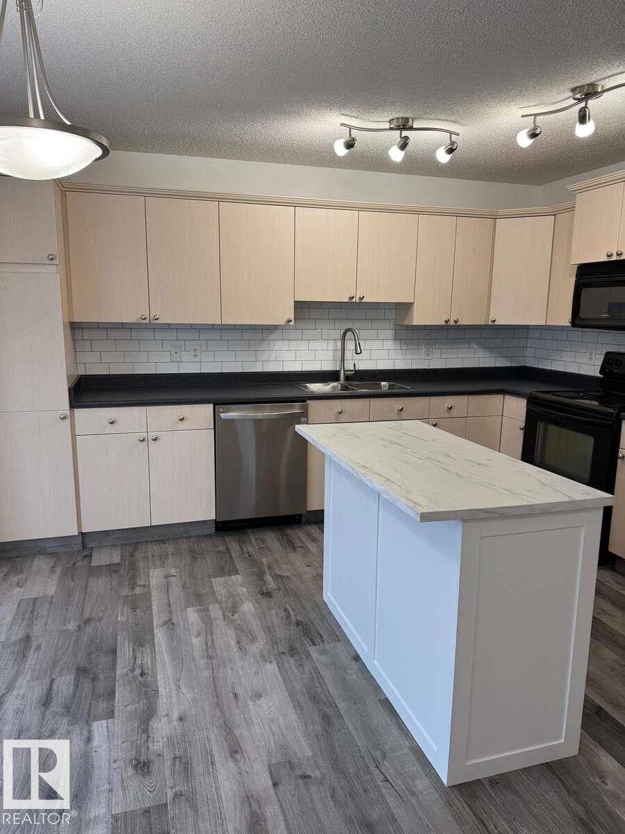 23 VERNON, Spruce Grove