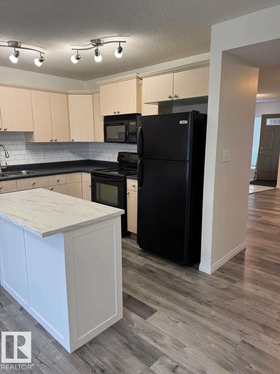 23 VERNON, Spruce Grove