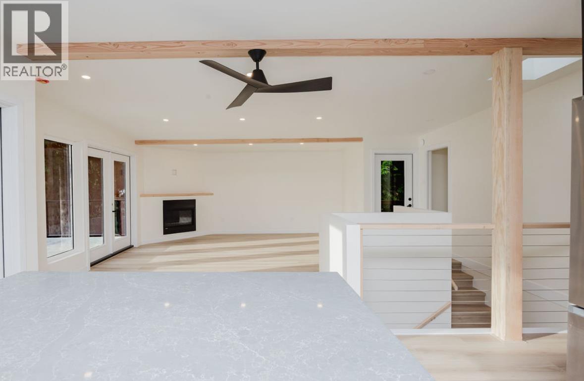 6960 SUNSHINE COAST HIGHWAY, Sechelt