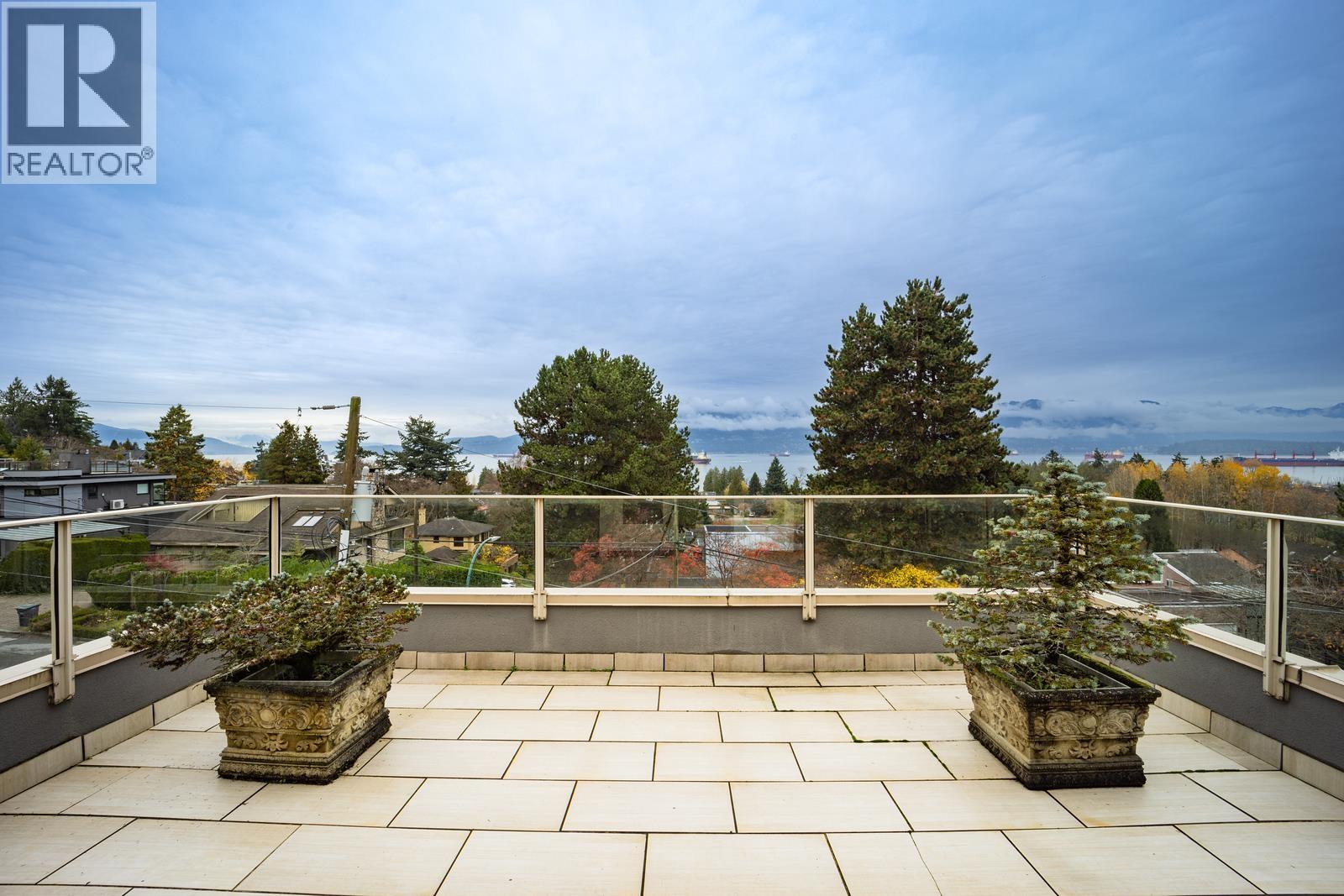 1822 SASAMAT STREET, Vancouver