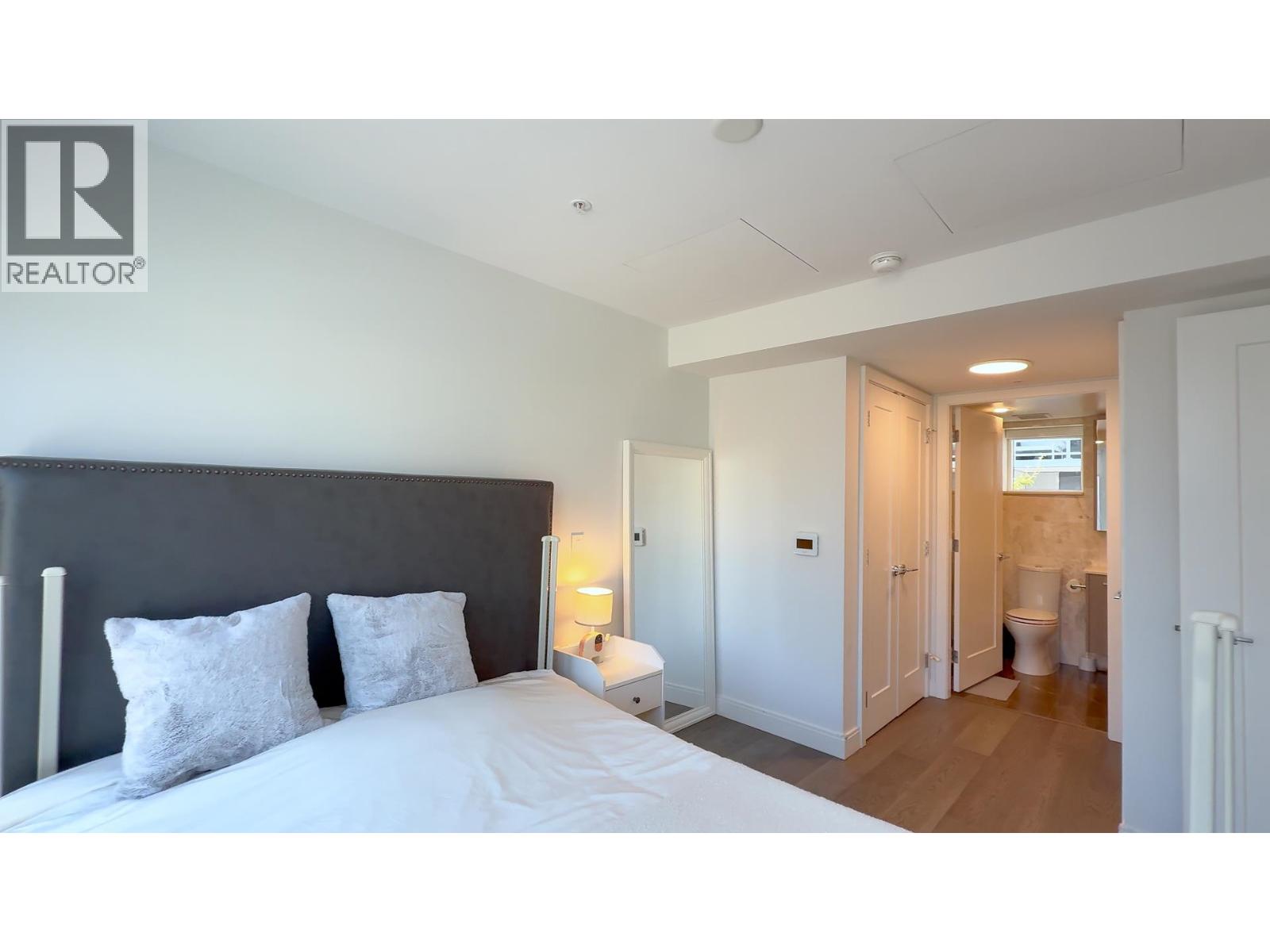 4916 CAMBIE STREET, Vancouver