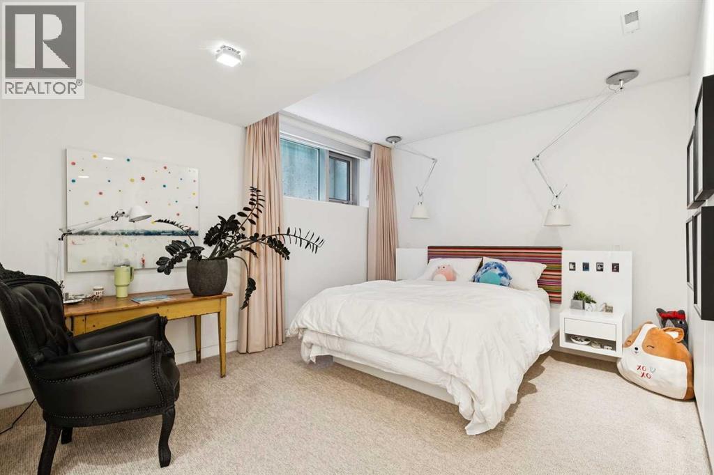 Single Family House for Sale in  st Street SW Roxboro Calgary 