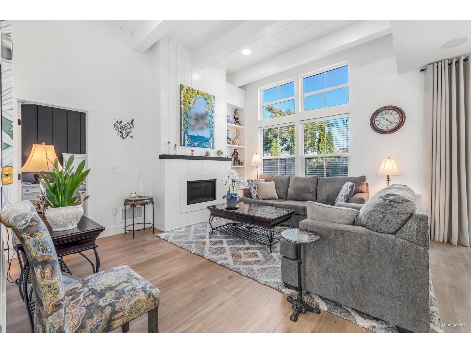 2 5528 148 STREET, Surrey