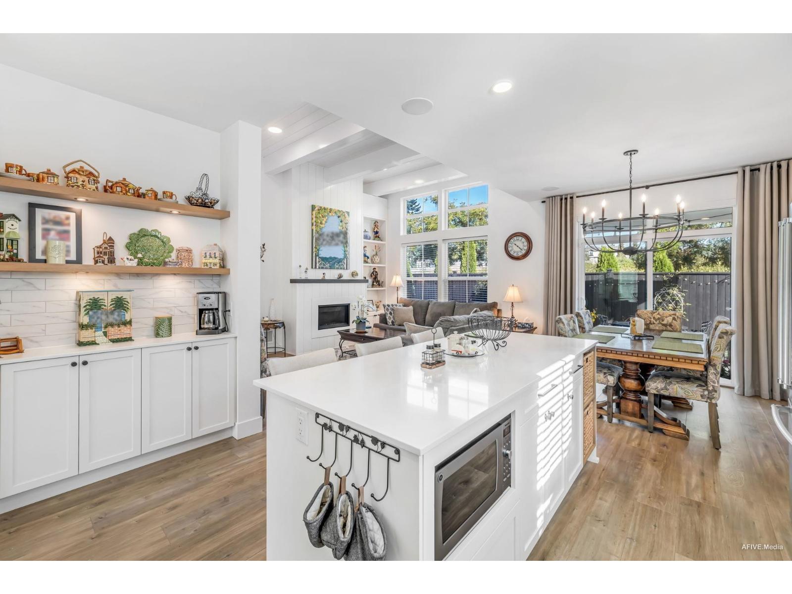 2 5528 148 STREET, Surrey