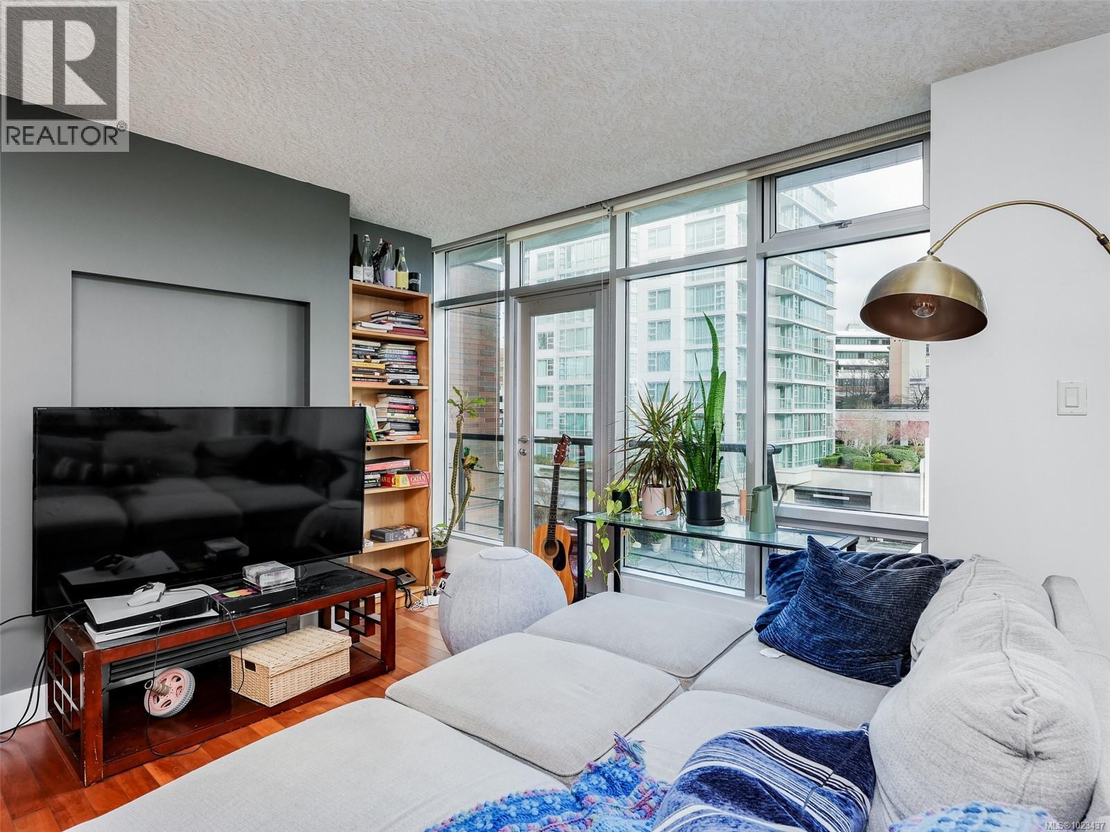 S401 737 Humboldt Street, Victoria