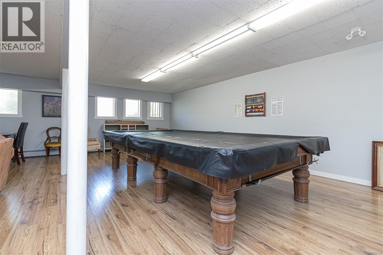 110 1680 Poplar Avenue, Saanich