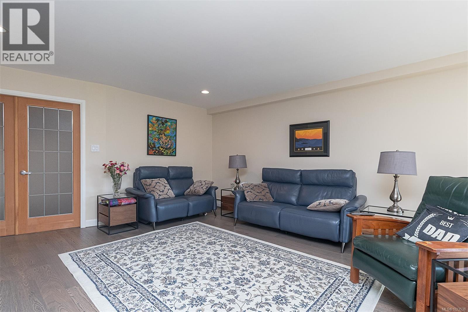 110 1680 Poplar Avenue, Saanich