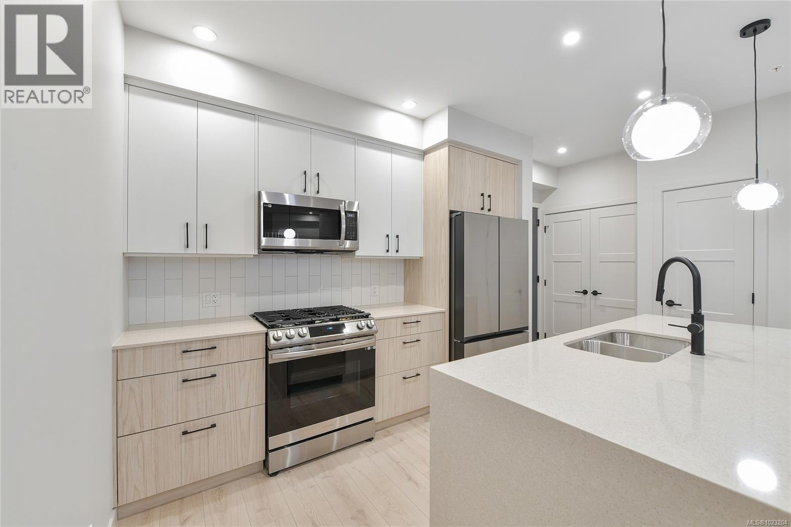 308 947 Whirlaway Crescent, Langford