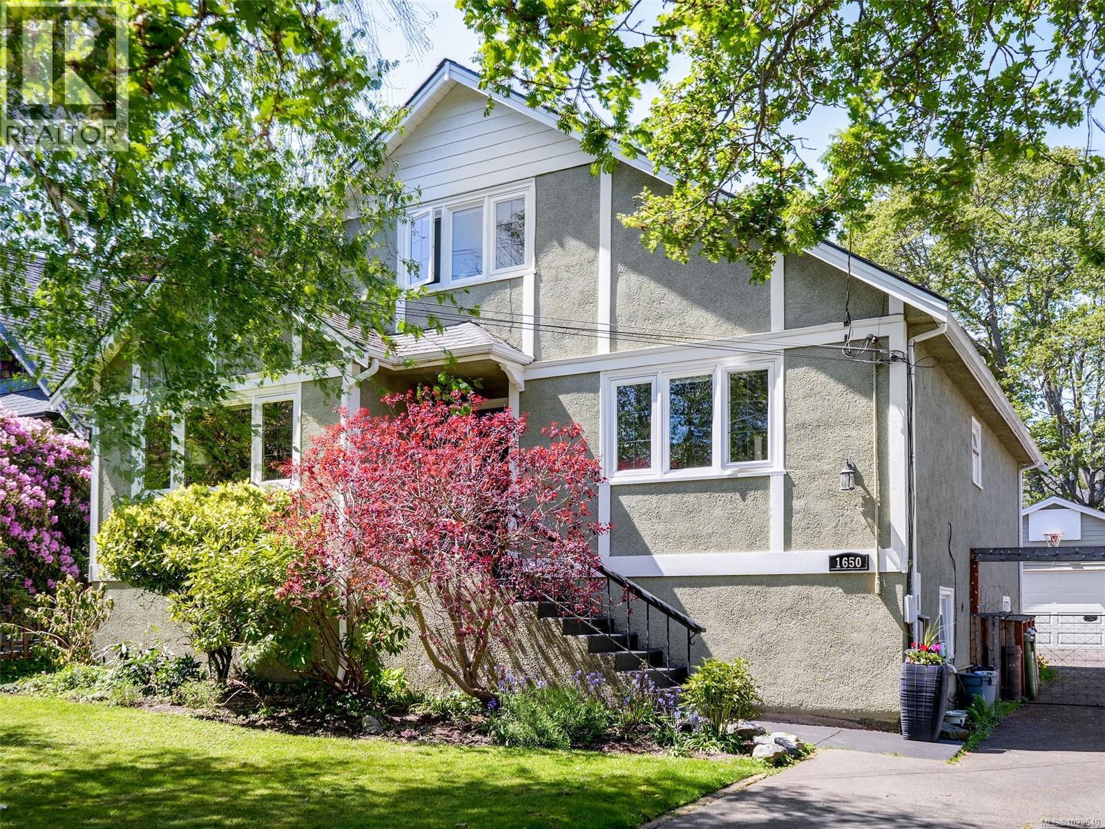  1650 Hampshire Road, Oak Bay