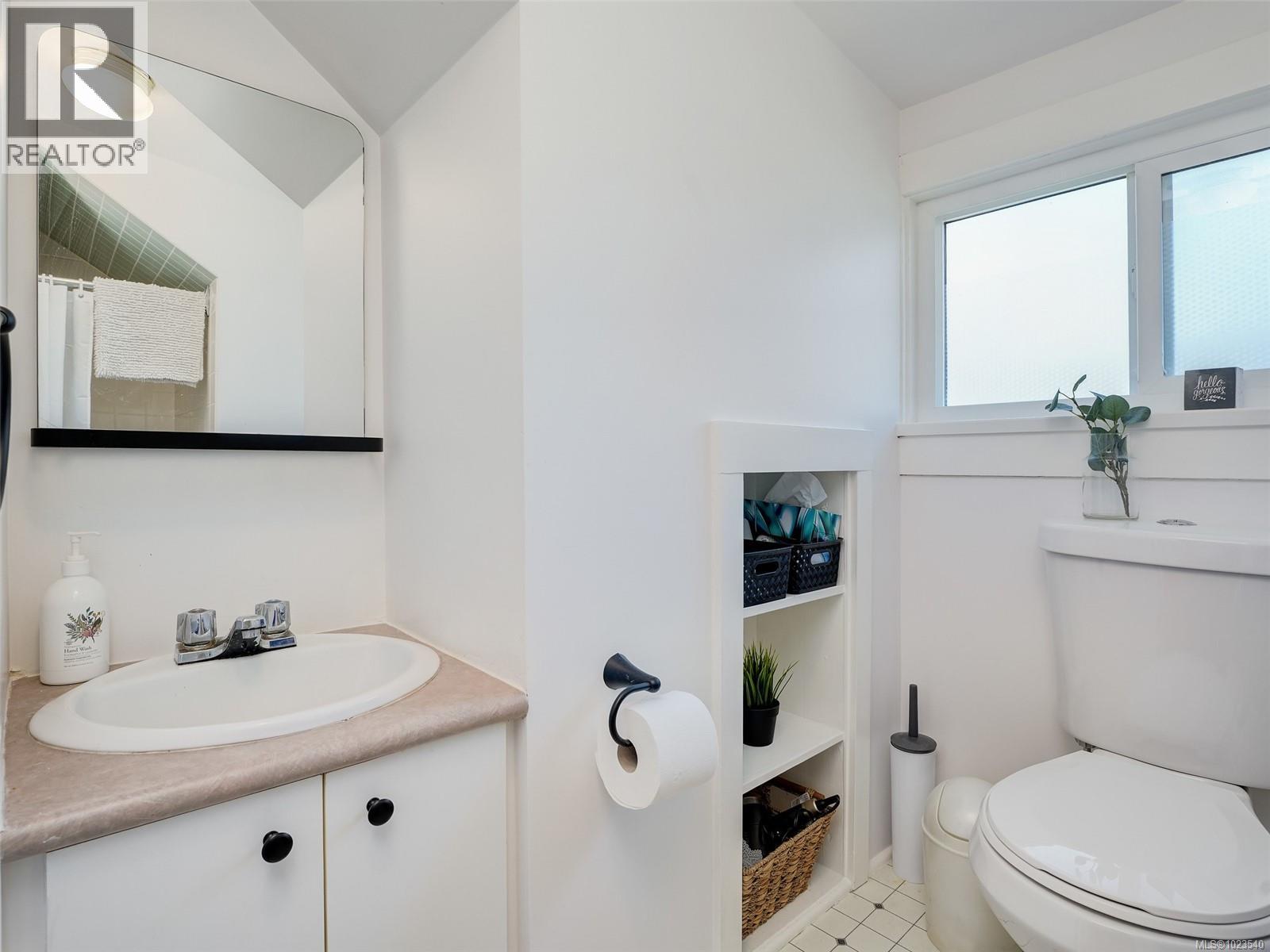  1650 Hampshire Road, Oak Bay