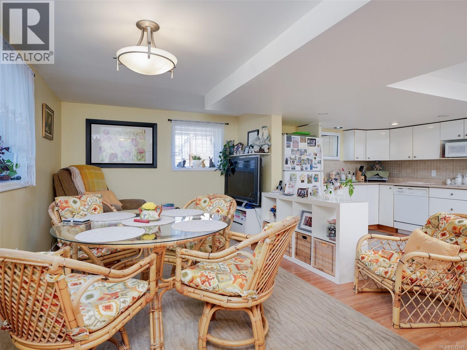  1650 Hampshire Road, Oak Bay