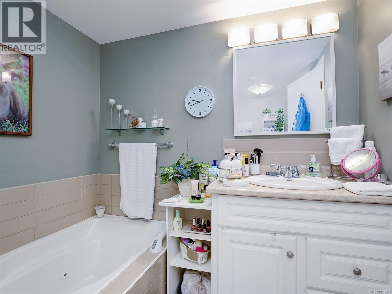  1650 Hampshire Road, Oak Bay