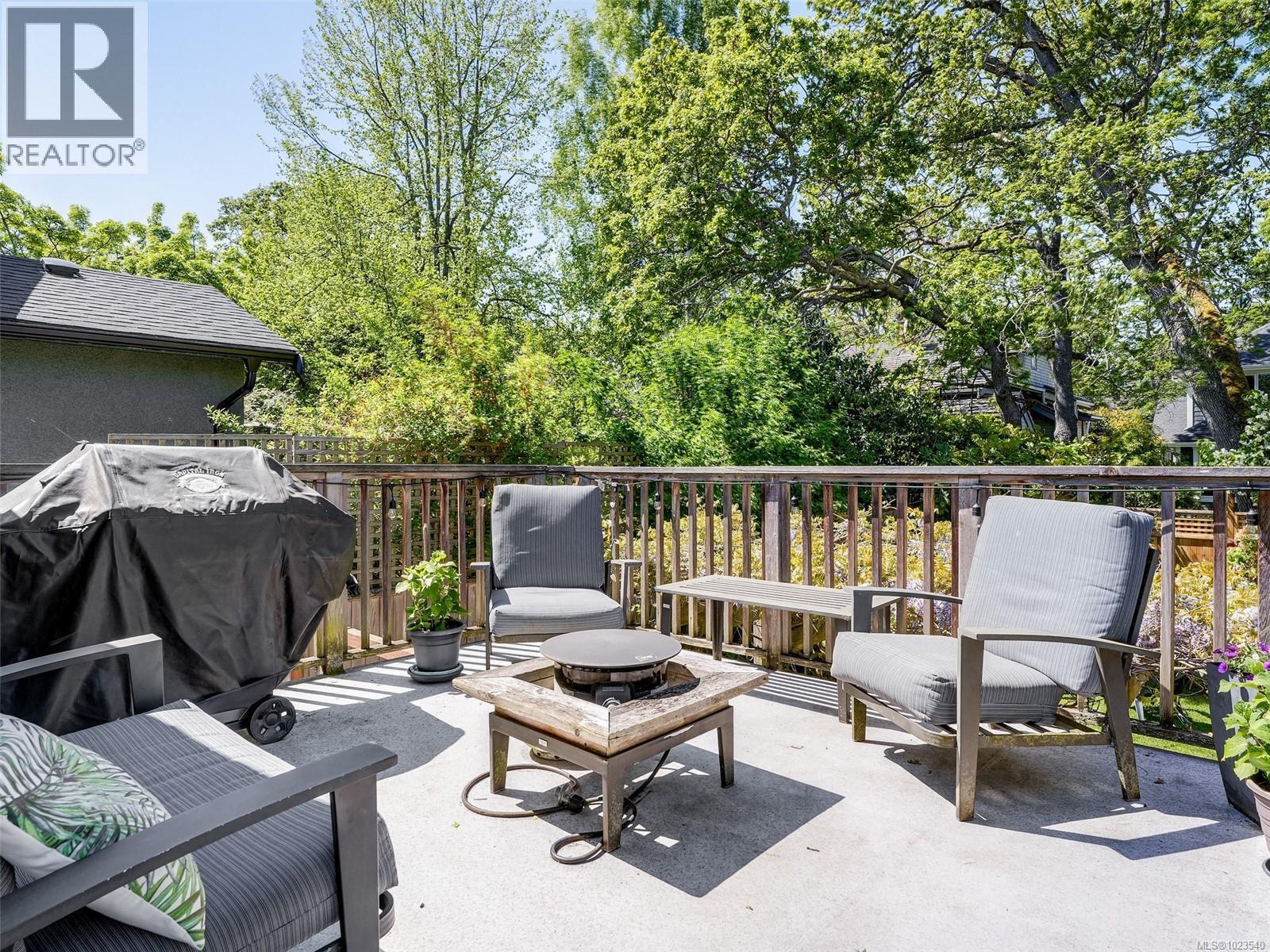  1650 Hampshire Road, Oak Bay