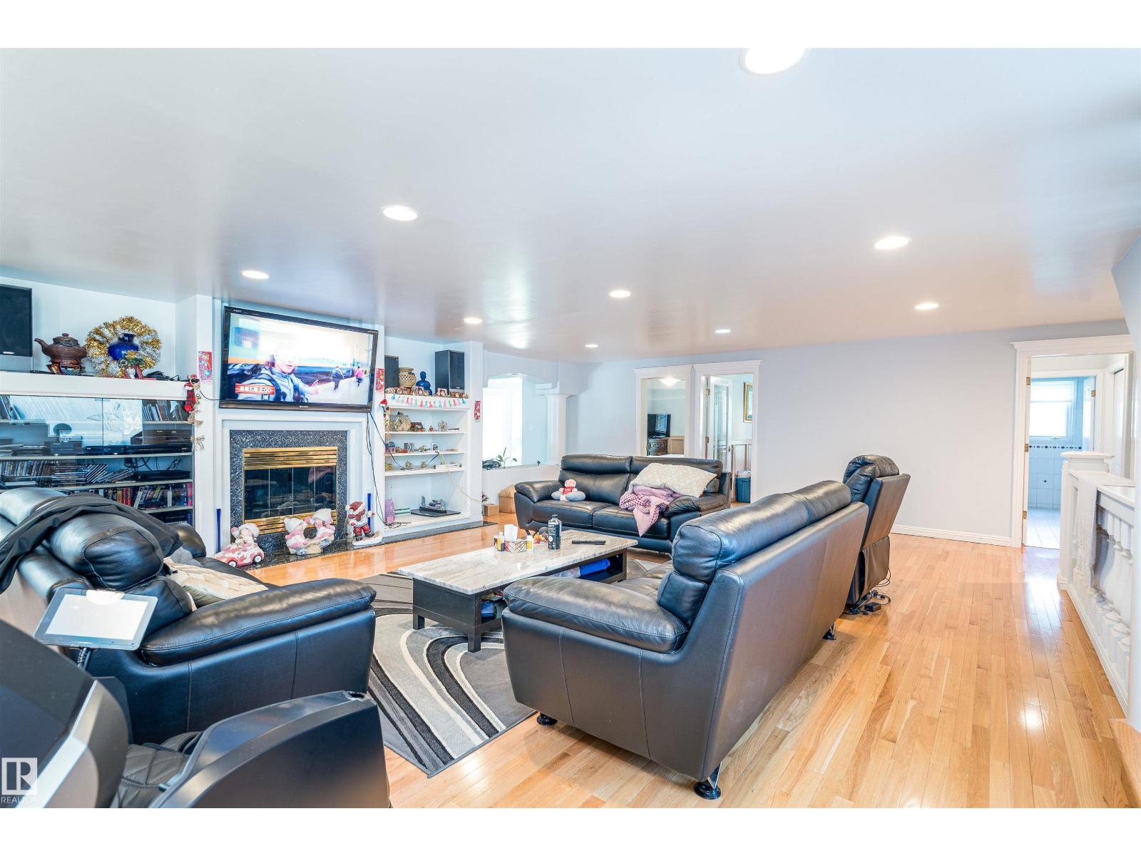 10812 5 AV SW, Edmonton