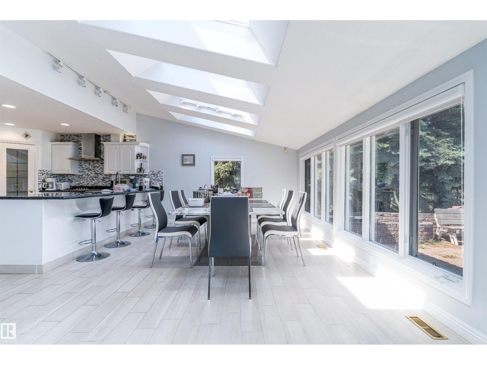 10812 5 AV SW, Edmonton