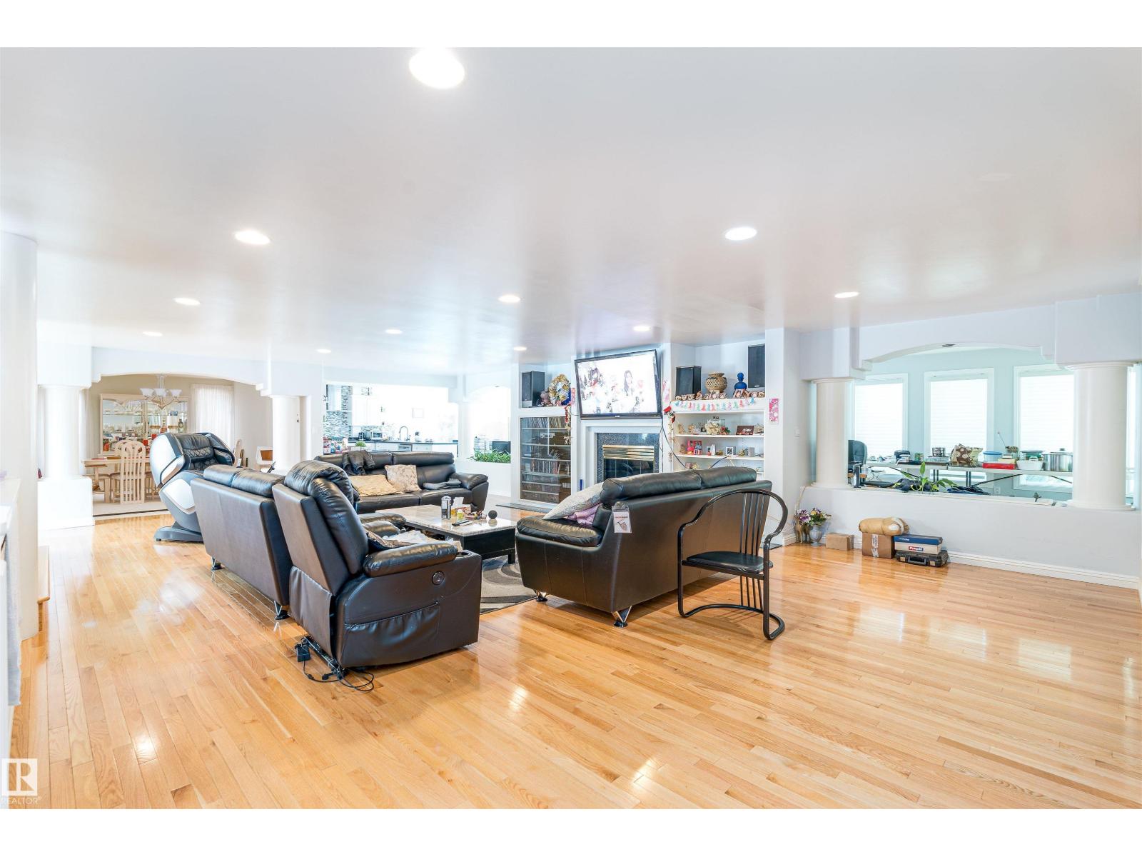 10812 5 AV SW, Edmonton