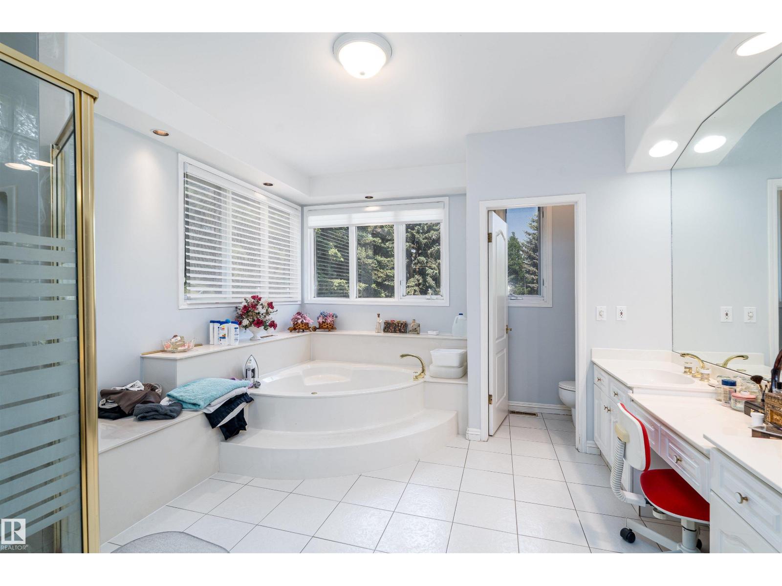 10812 5 AV SW, Edmonton