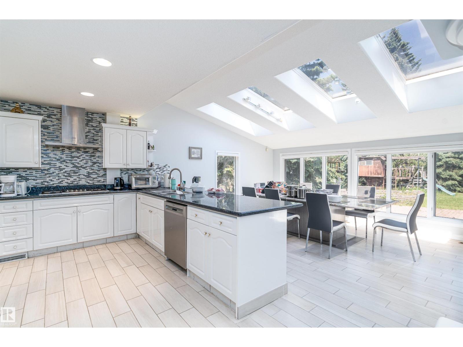 10812 5 AV SW, Edmonton