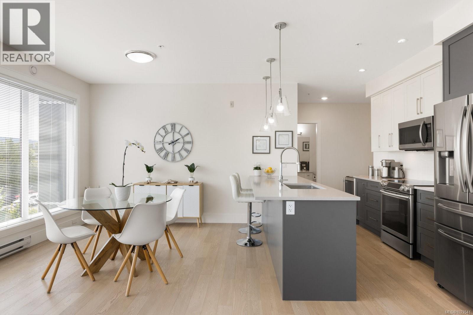 303 2526 Bevan Avenue, Sidney