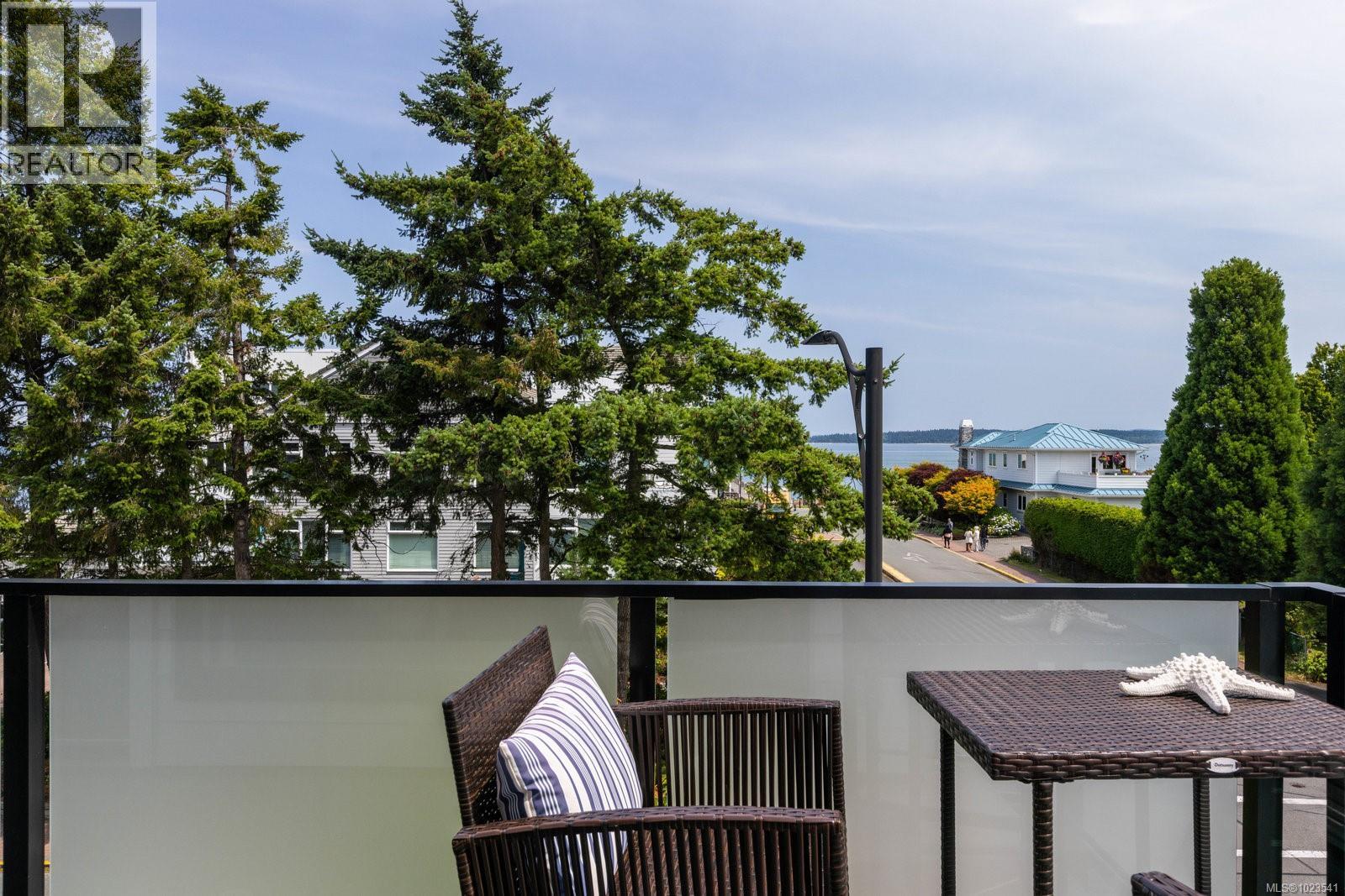 303 2526 Bevan Avenue, Sidney