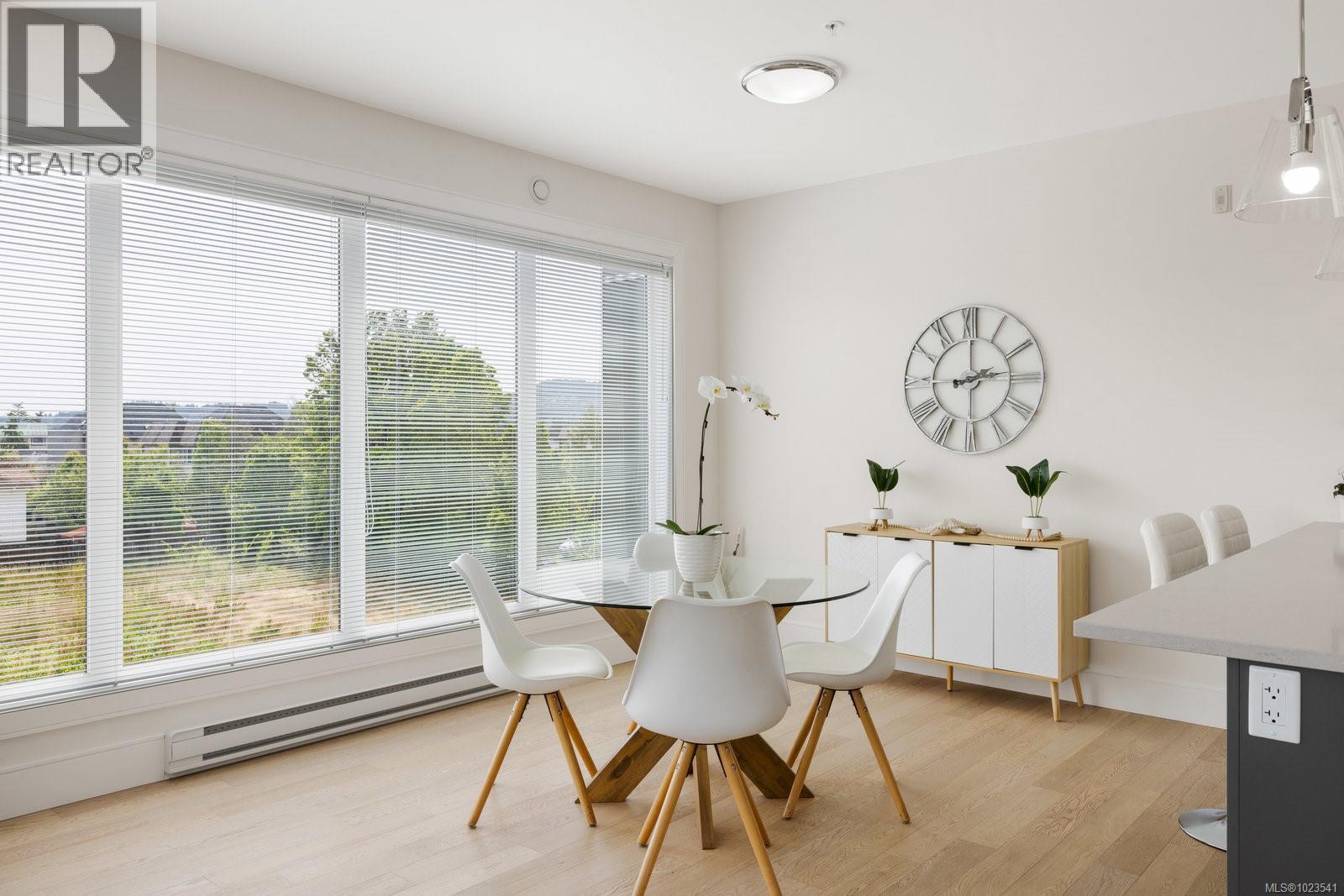 303 2526 Bevan Avenue, Sidney