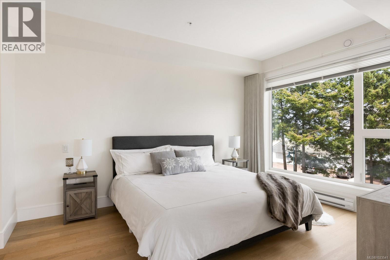 303 2526 Bevan Avenue, Sidney