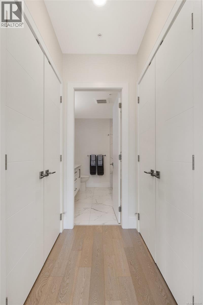 303 2526 Bevan Avenue, Sidney