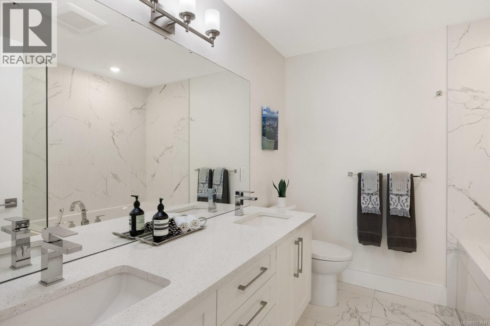 303 2526 Bevan Avenue, Sidney