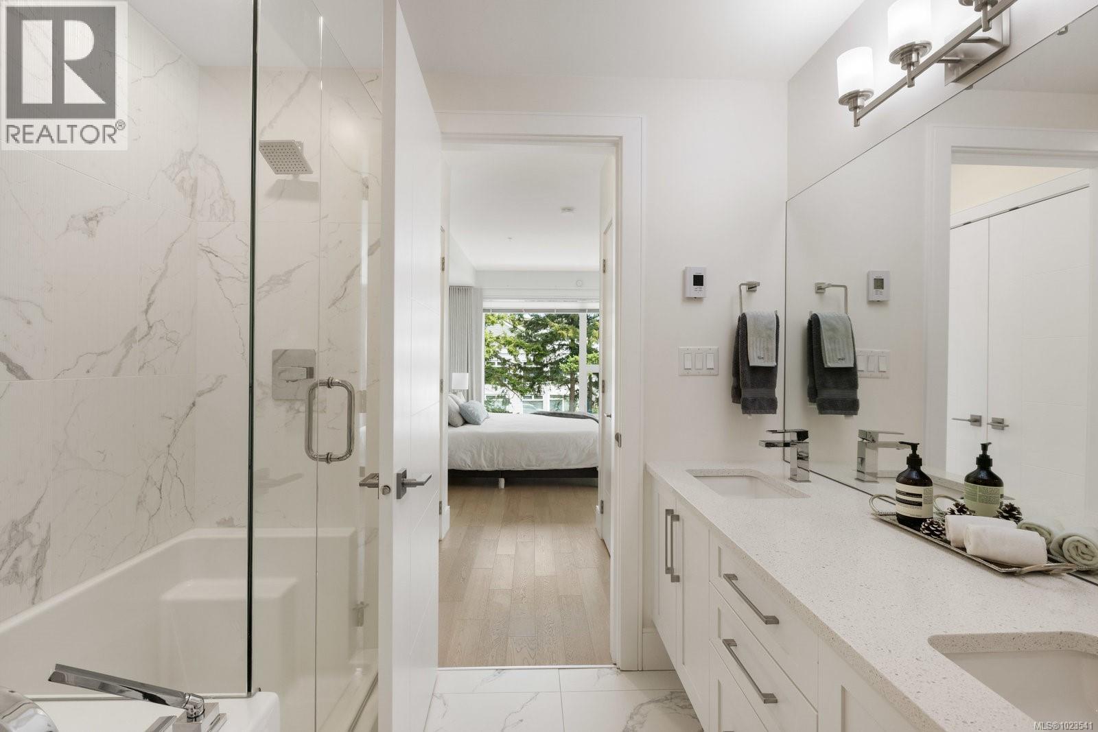 303 2526 Bevan Avenue, Sidney