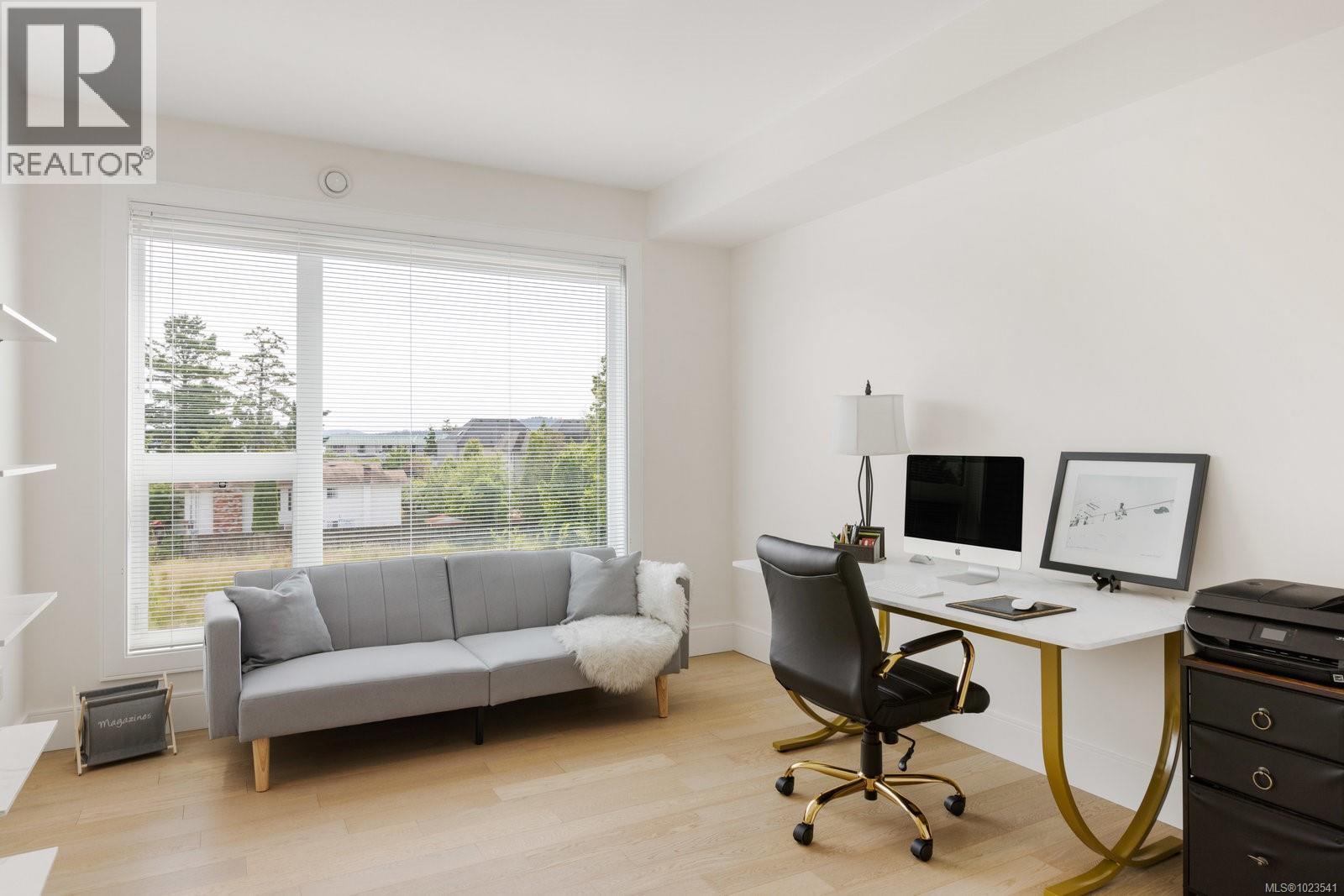 303 2526 Bevan Avenue, Sidney