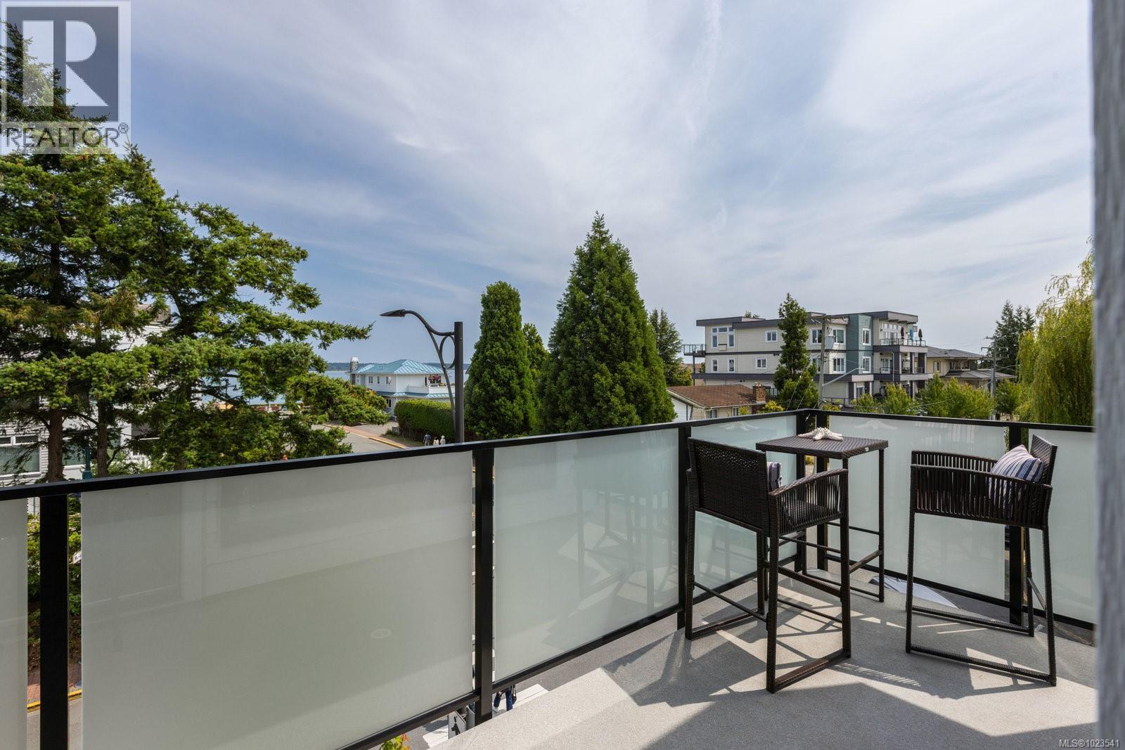 303 2526 Bevan Avenue, Sidney