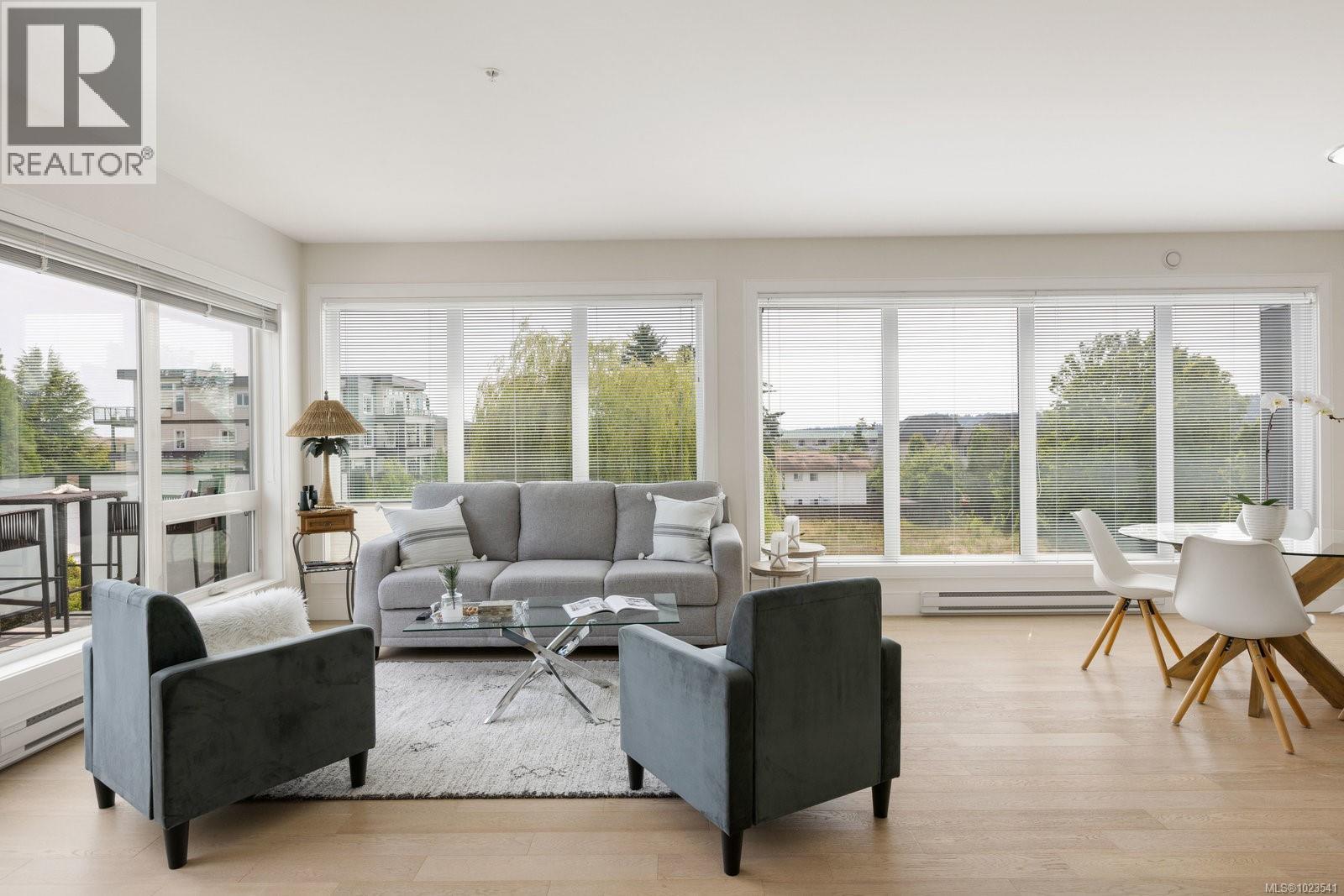 303 2526 Bevan Avenue, Sidney