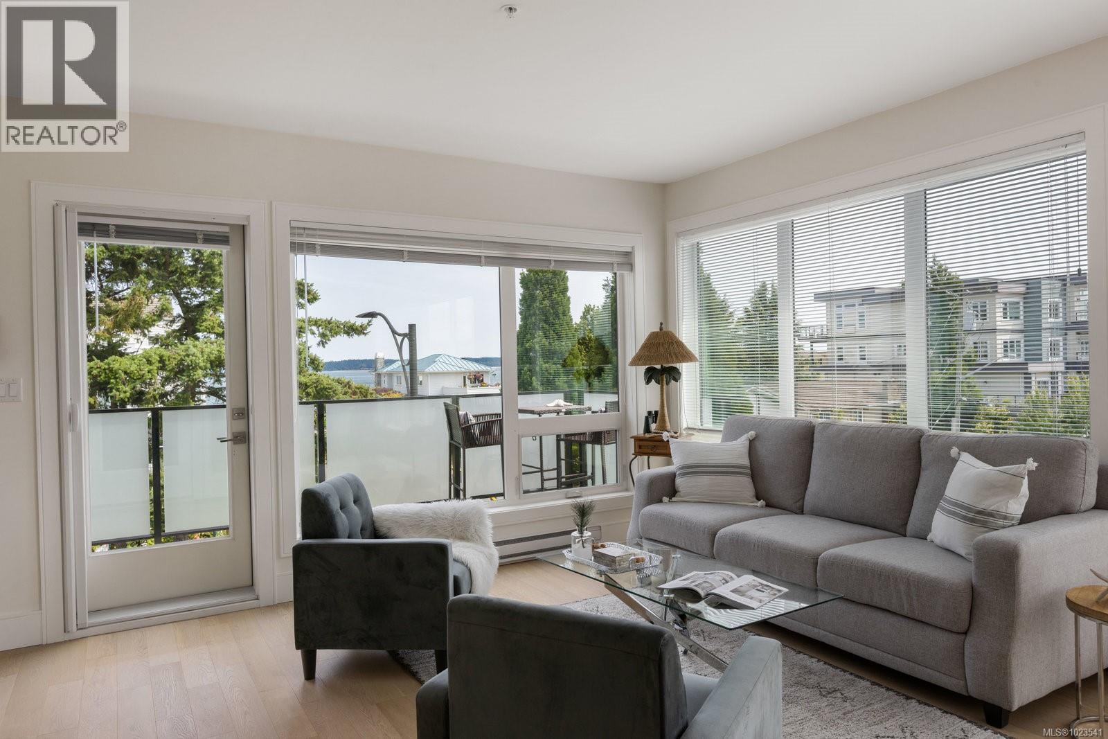 303 2526 Bevan Avenue, Sidney