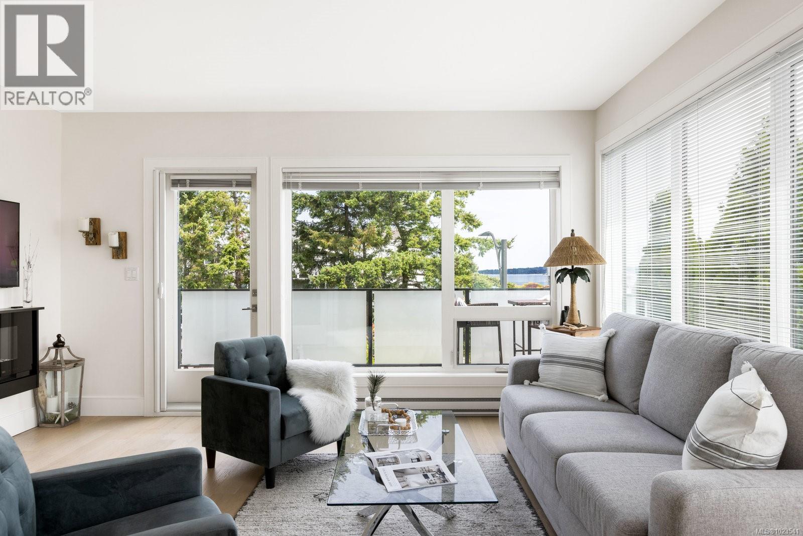 303 2526 Bevan Avenue, Sidney