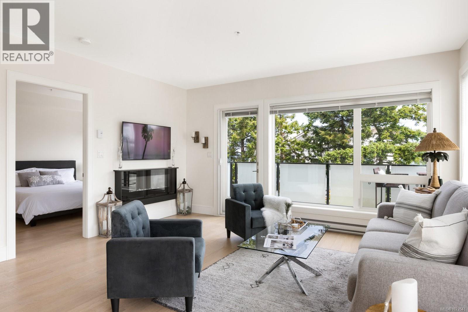 303 2526 Bevan Avenue, Sidney