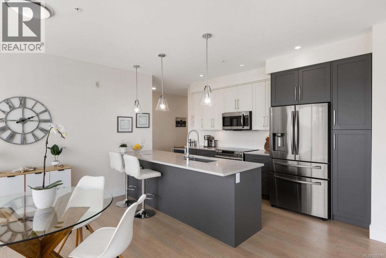 303 2526 Bevan Avenue, Sidney