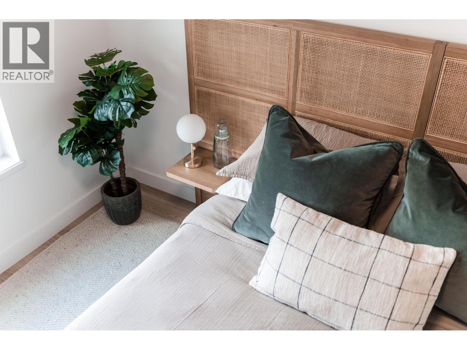 204 2419 GRANT STREET, Vancouver