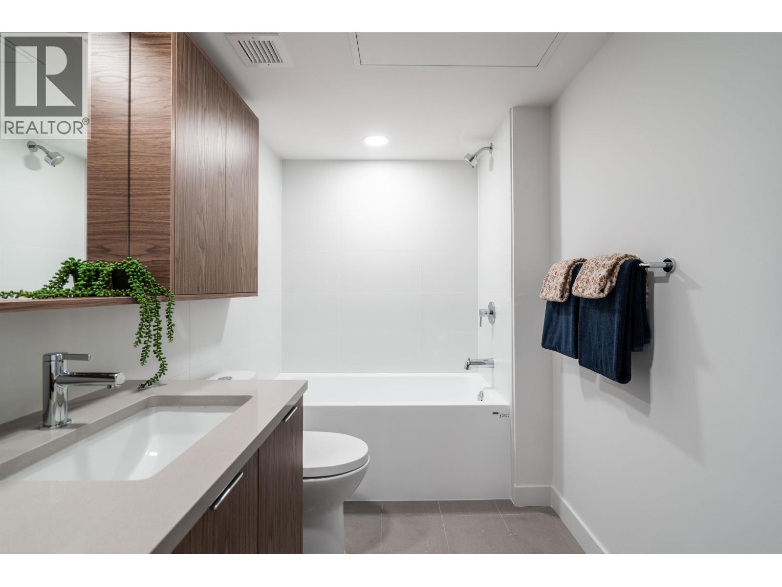 204 2419 GRANT STREET, Vancouver