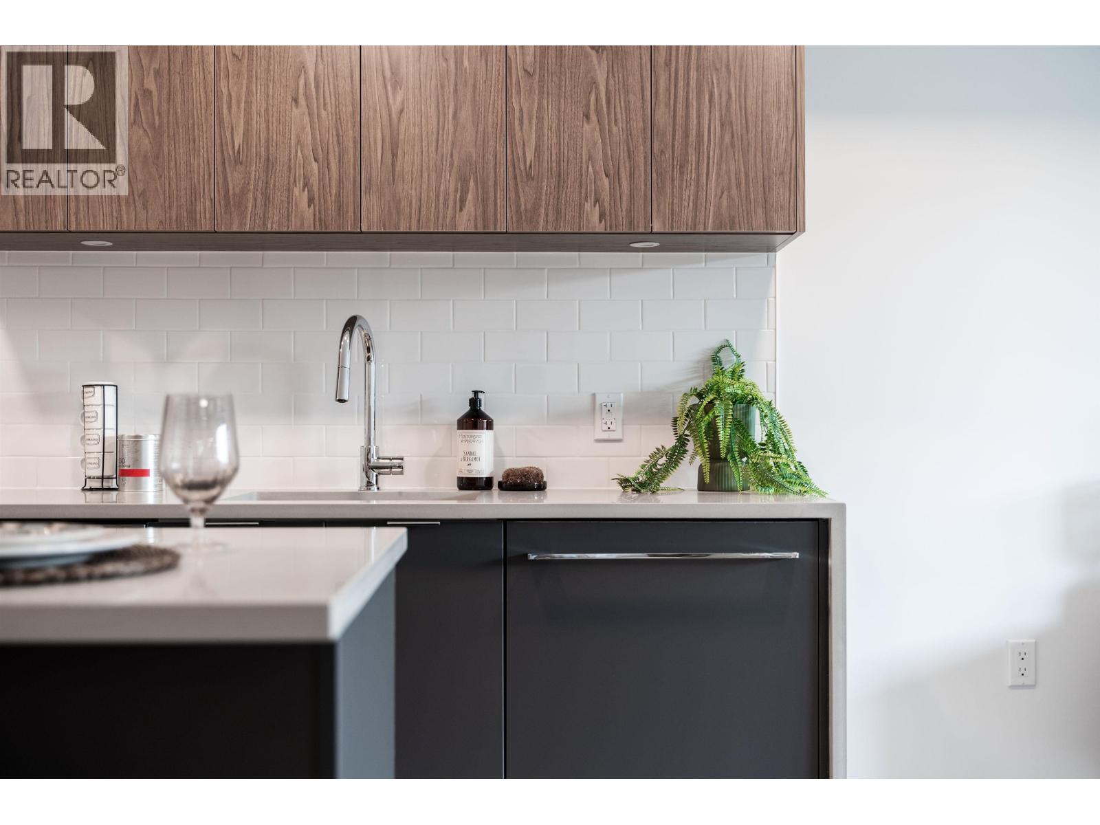 204 2419 GRANT STREET, Vancouver