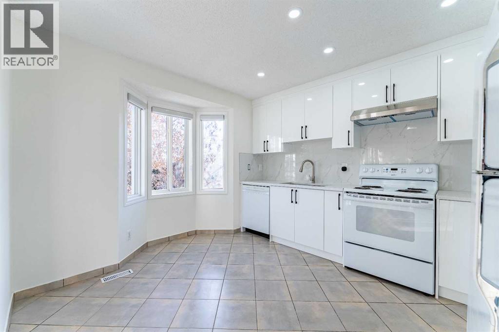 Single Family House for Sale in  Eversyde Point SW Evergreen Calgary 