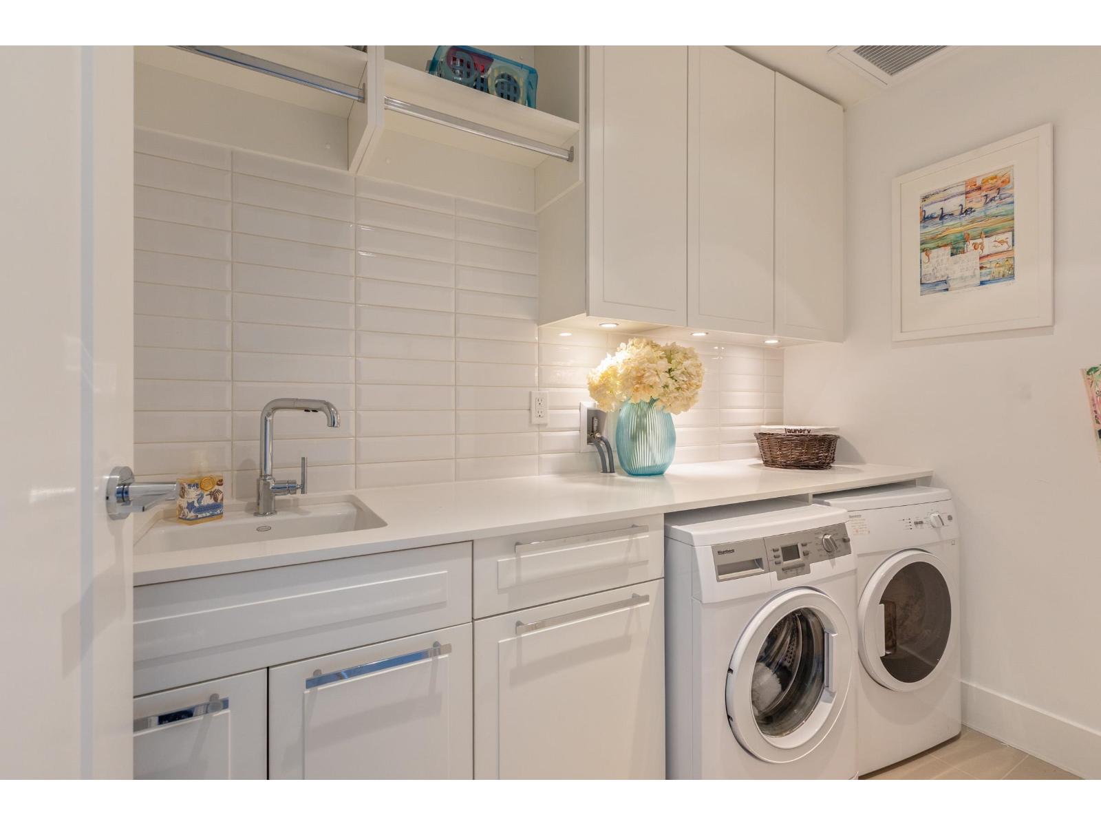 204 1501 VIDAL STREET, White Rock