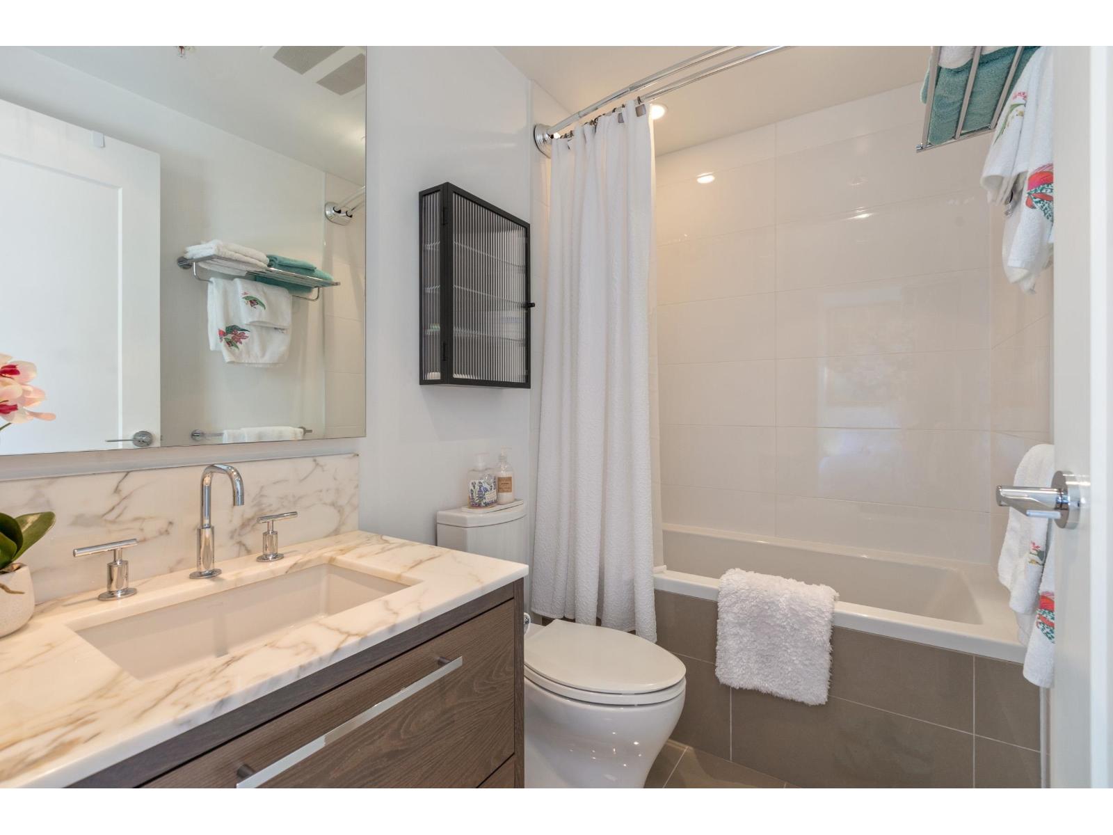 204 1501 VIDAL STREET, White Rock