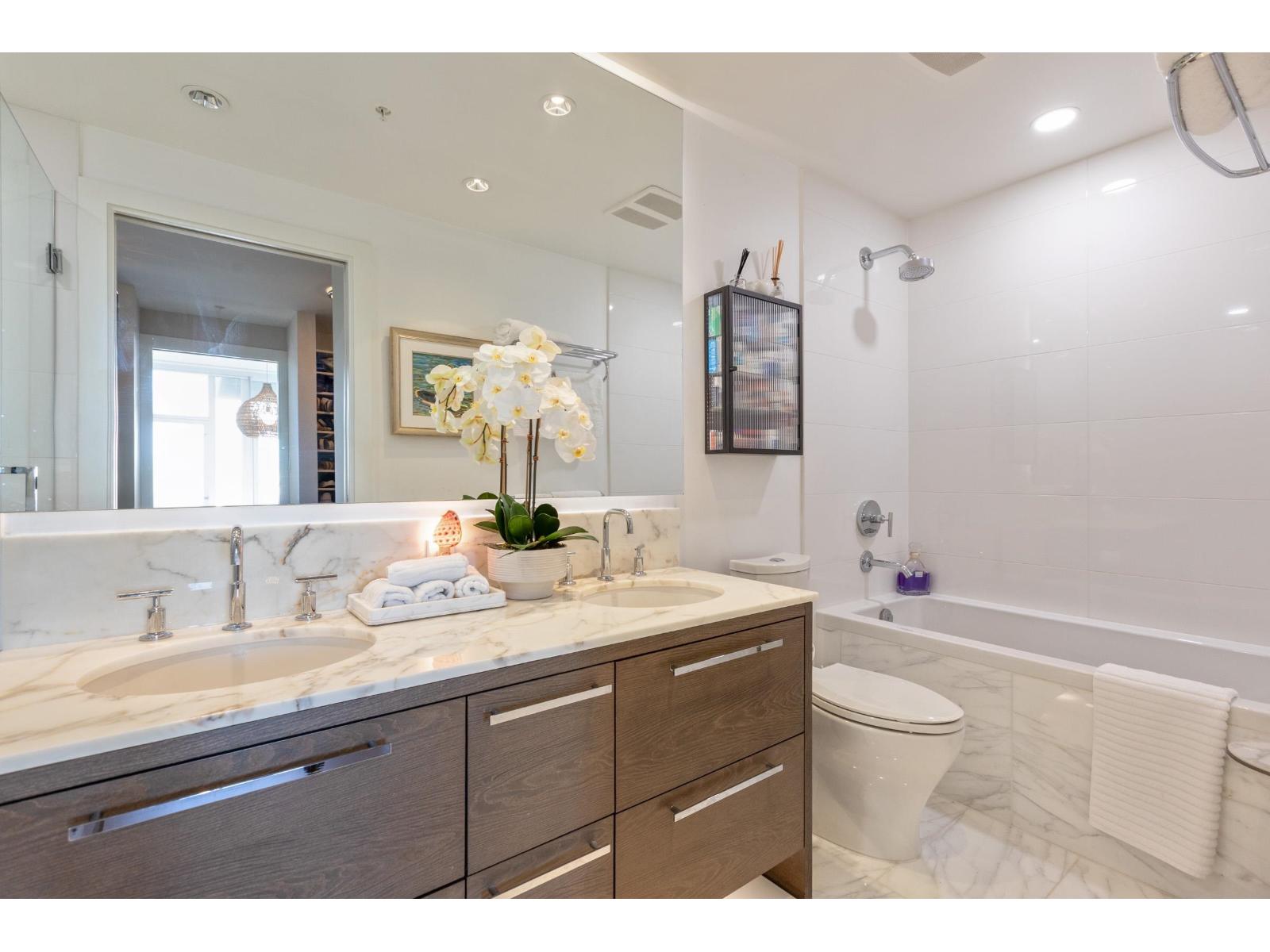 204 1501 VIDAL STREET, White Rock