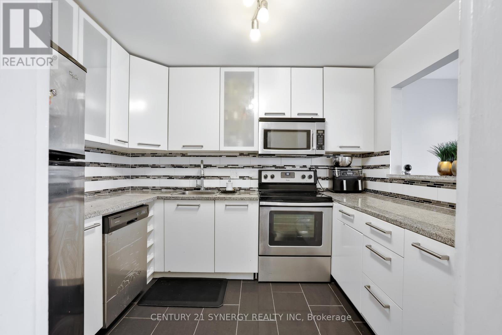 #17 3415 UPLANDS DRIVE - 14