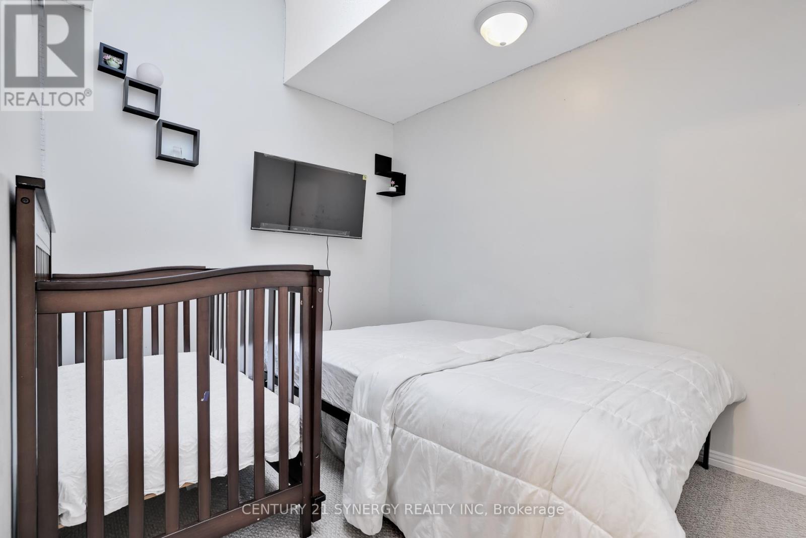 #17 3415 UPLANDS DRIVE - 20